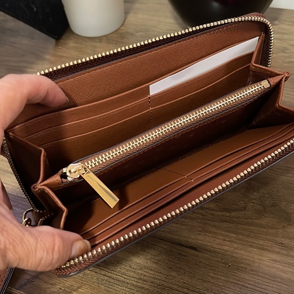 Tory Burch brown wallet - Picture 6 of 8